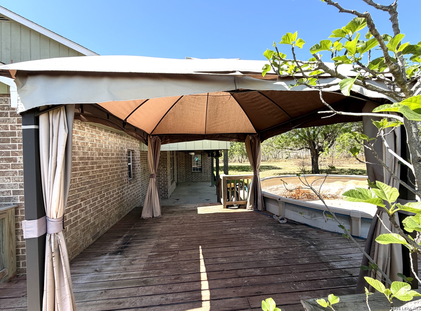 10565 Briggs Road Atascosa, TX 78002 - Photo 33 of 59 a living room filled with furniture and a potted plant