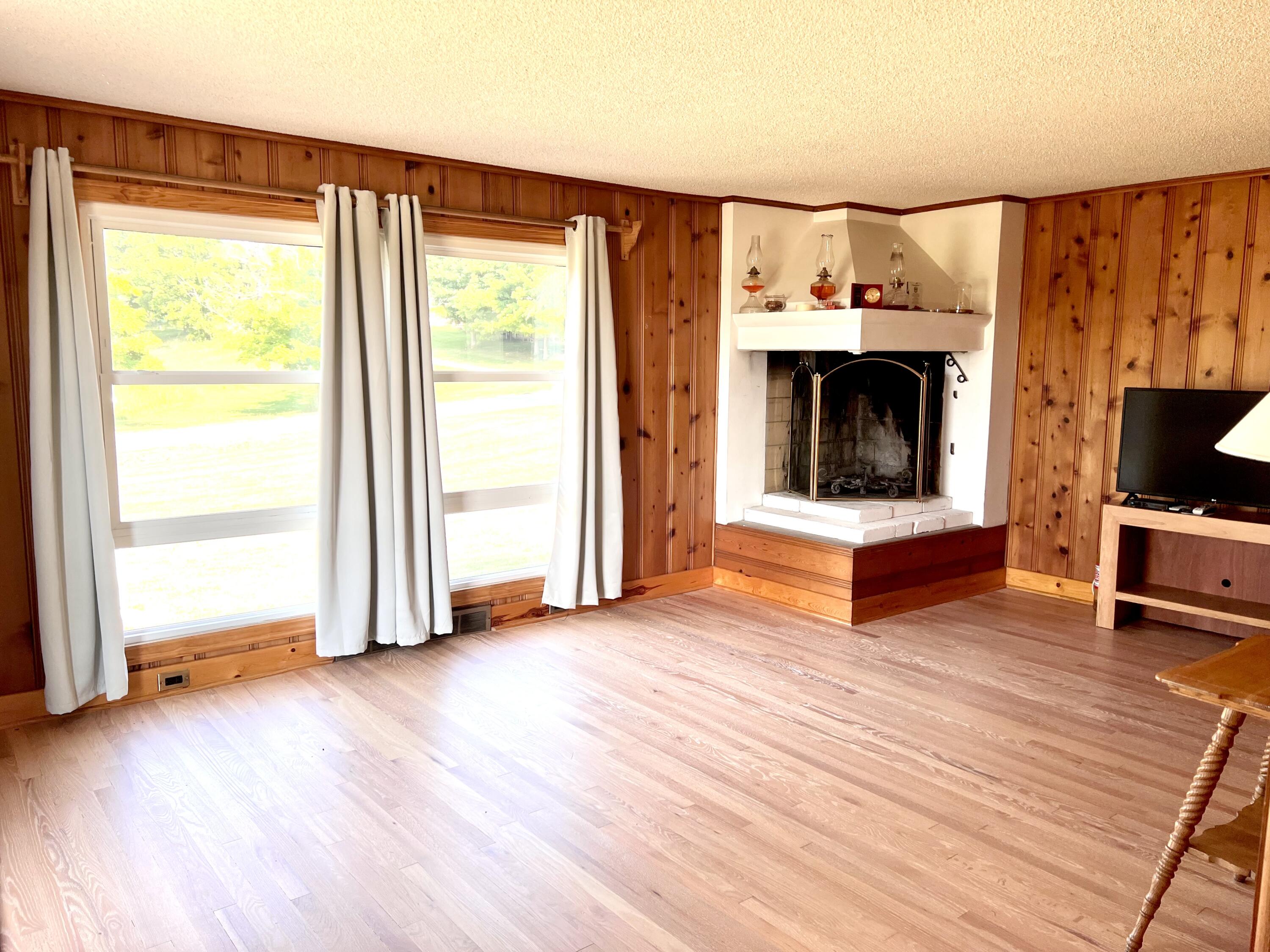5909 Defield Road Coloma, MI 49038 - Photo 7 of 34 Living Room