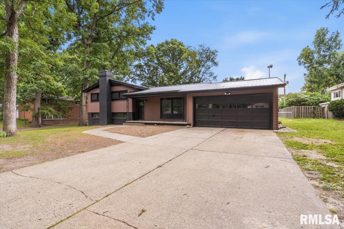 66 West Hazel Dell Lane Springfield, IL 62703 - Photo 3 of 39