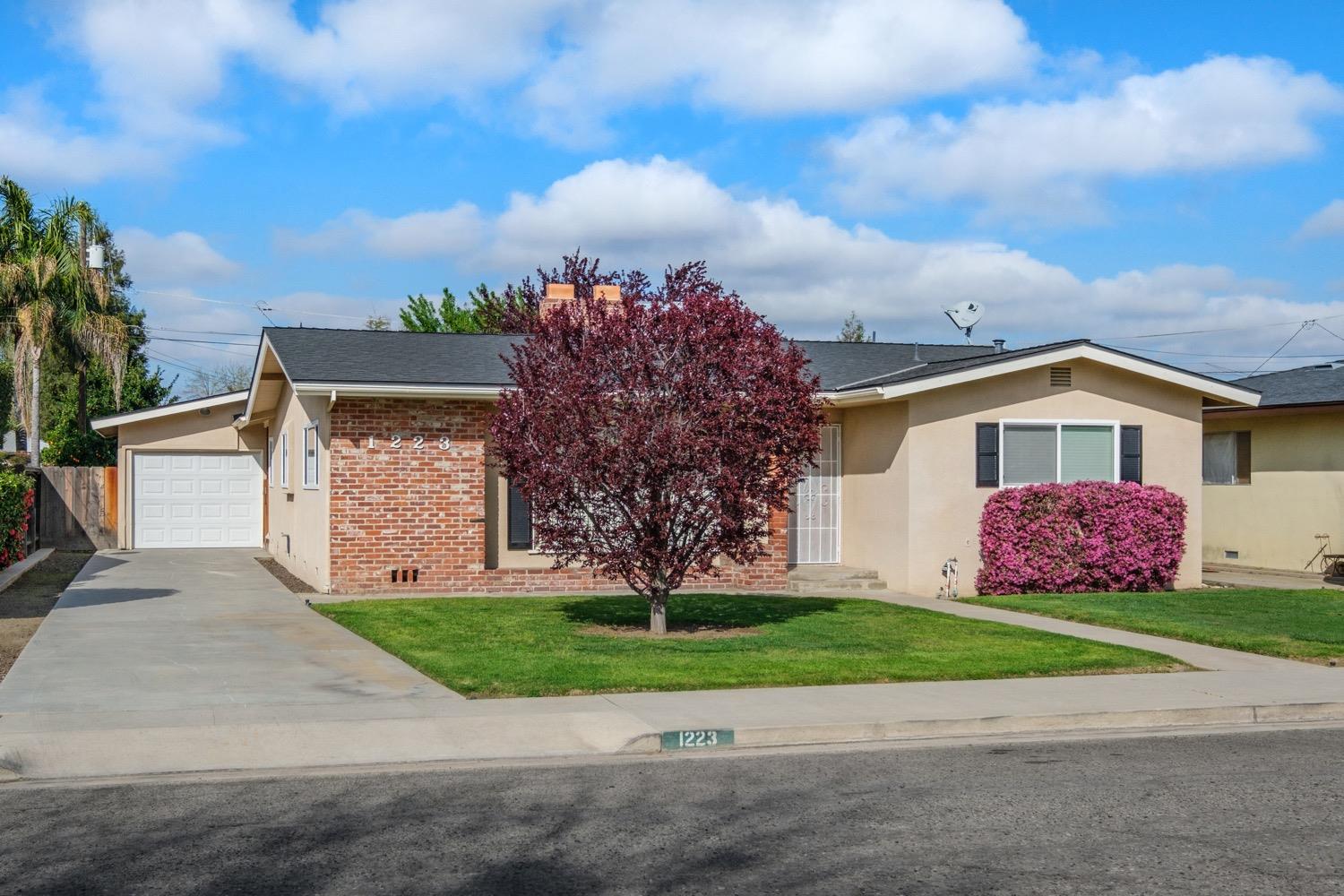 1223 Cyrier Avenue Reedley, CA 93654 - Photo 2 of 21 a front view of house with yard and green space