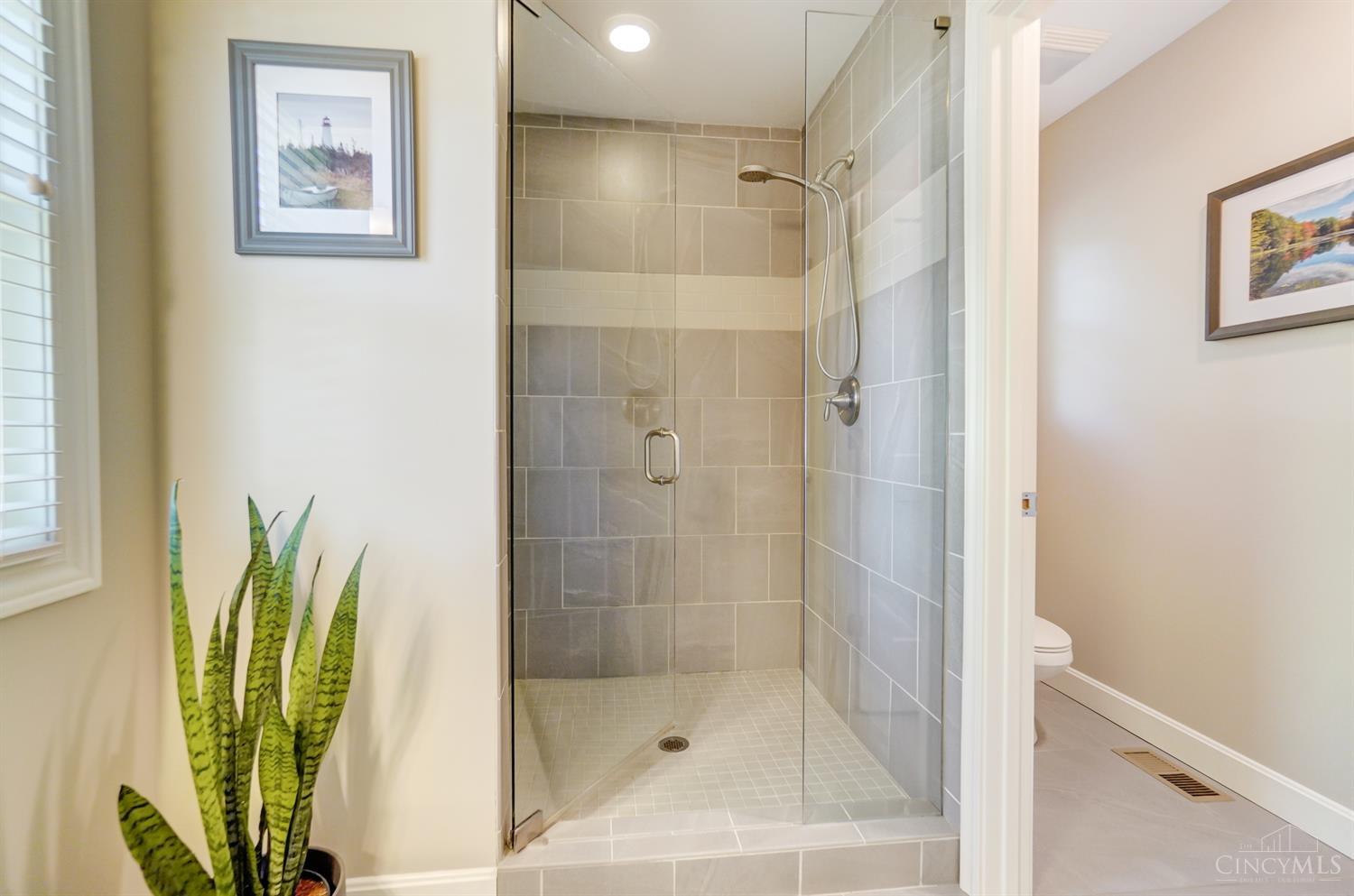 8186 Forest Road Cincinnati, OH 45255 - Photo 27 of 51