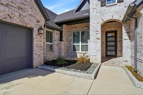 $850,000 | 297 Waters Edge Drive, Argyle, TX 76226