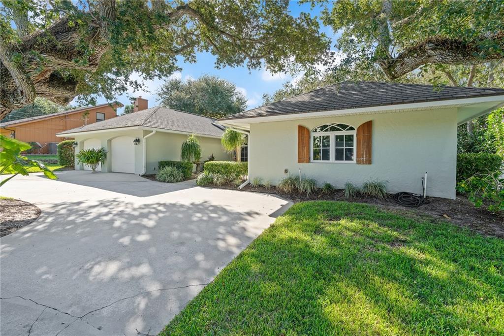 724 Tides Road Vero Beach, FL 32963 - Photo 4 of 36 Gallery Image 4