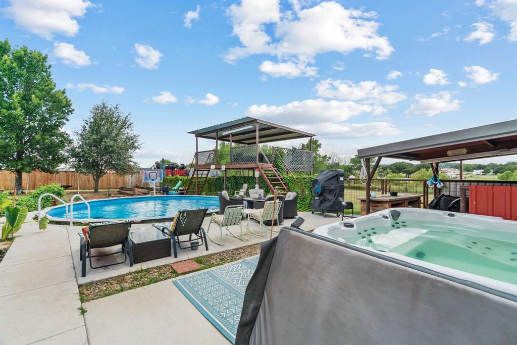 5058 West Highway 199 Springtown, TX 76082 - Photo 13 of 40 Hot Tub Stays