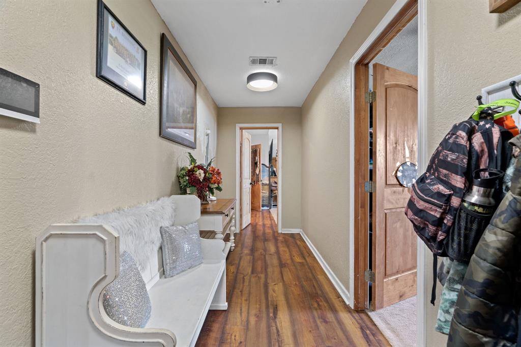 5058 West Highway 199 Springtown, TX 76082 - Photo 29 of 40 Hallway