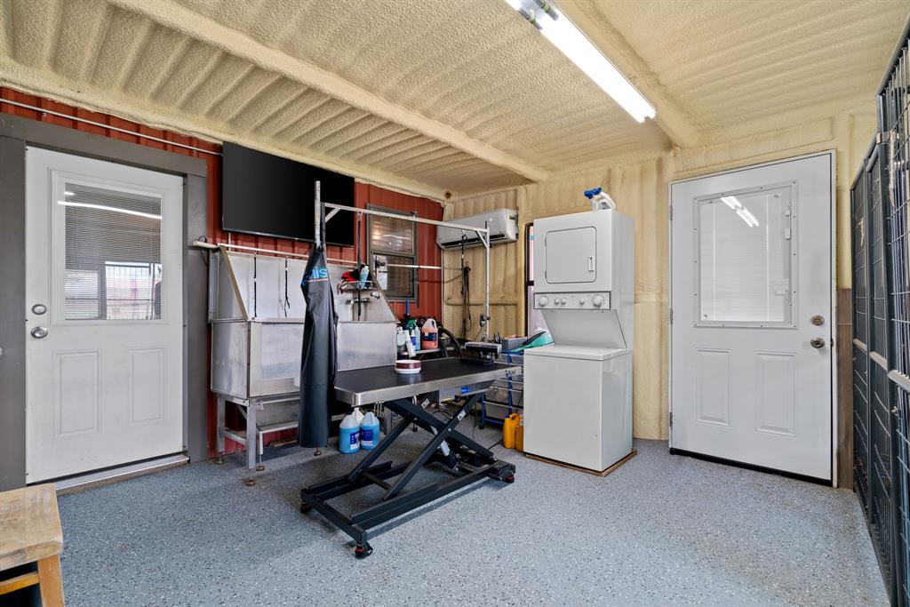 5058 West Highway 199 Springtown, TX 76082 - Photo 33 of 40 Dog Grooming Station with Separate Washer/Dryer Hookup. Also Indoor/Outdoor Kennels