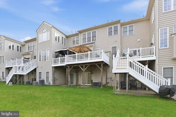 $585,000 | 22169 Fair Garden Lane, Clarksburg, MD 20871