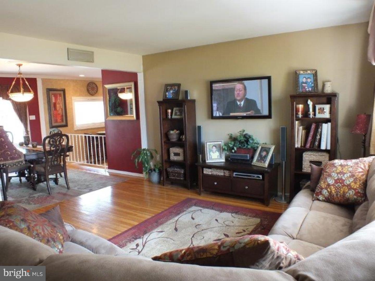 41 Claude Road Yardville, NJ 08620 - Photo 3 of 25