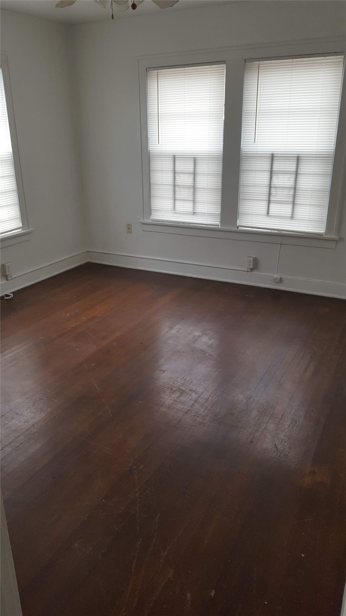 1828 Rosedale Street Houston, TX 77004 - Photo 13 of 32 an empty room with a window