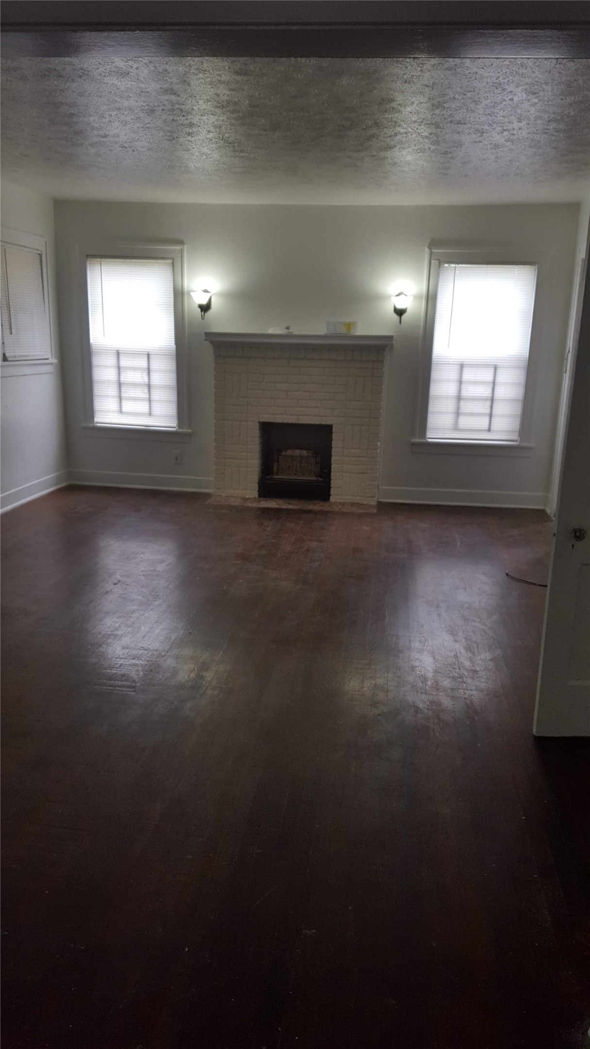 1828 Rosedale Street Houston, TX 77004 - Photo 26 of 32 a view of an empty room and window