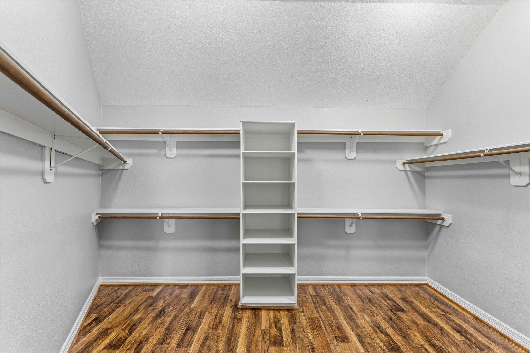 1332 Fairview Street Houston, TX 77006 - Photo 18 of 25 Really nice sized closet in primary bed.