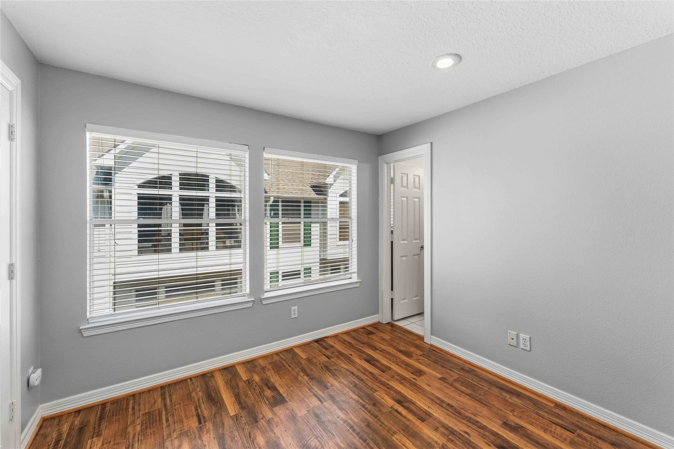 1332 Fairview Street Houston, TX 77006 - Photo 20 of 25 3rd bedroom