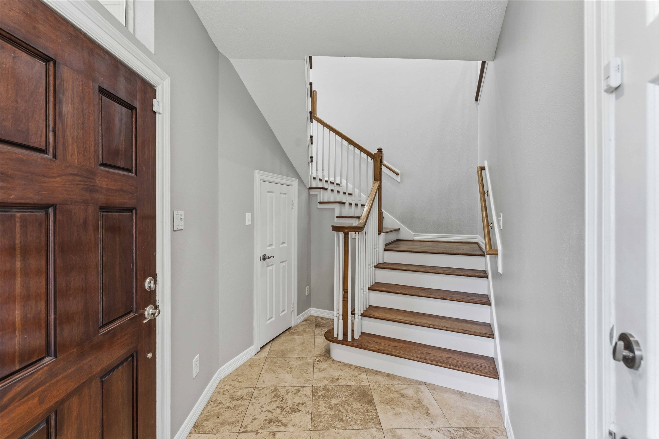 1332 Fairview Street Houston, TX 77006 - Photo 5 of 25 Firs floor includes a closet that goes under the stairs