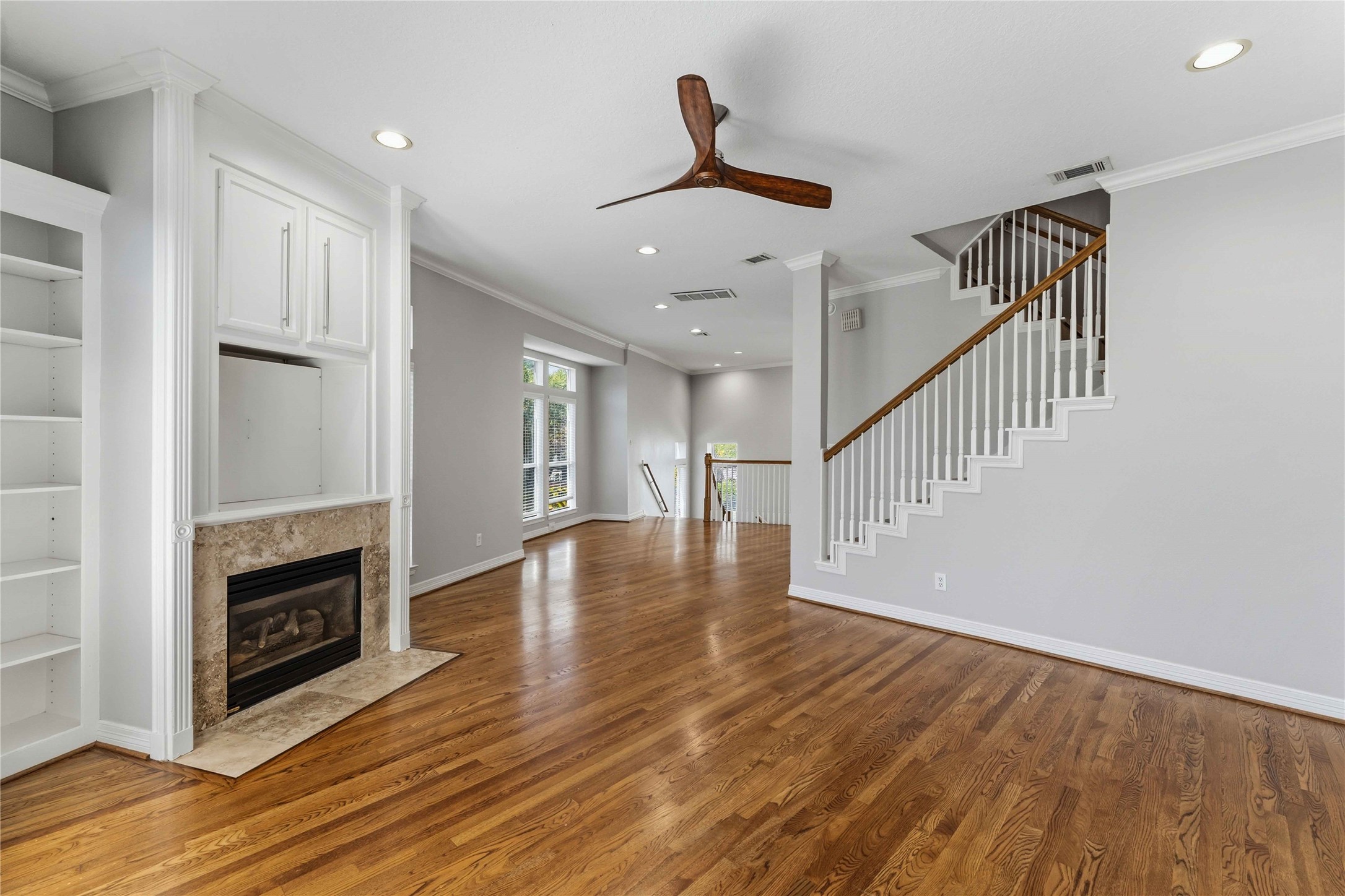 1332 Fairview Street Houston, TX 77006 - Photo 8 of 25 Gas log fireplace and hard wood floors