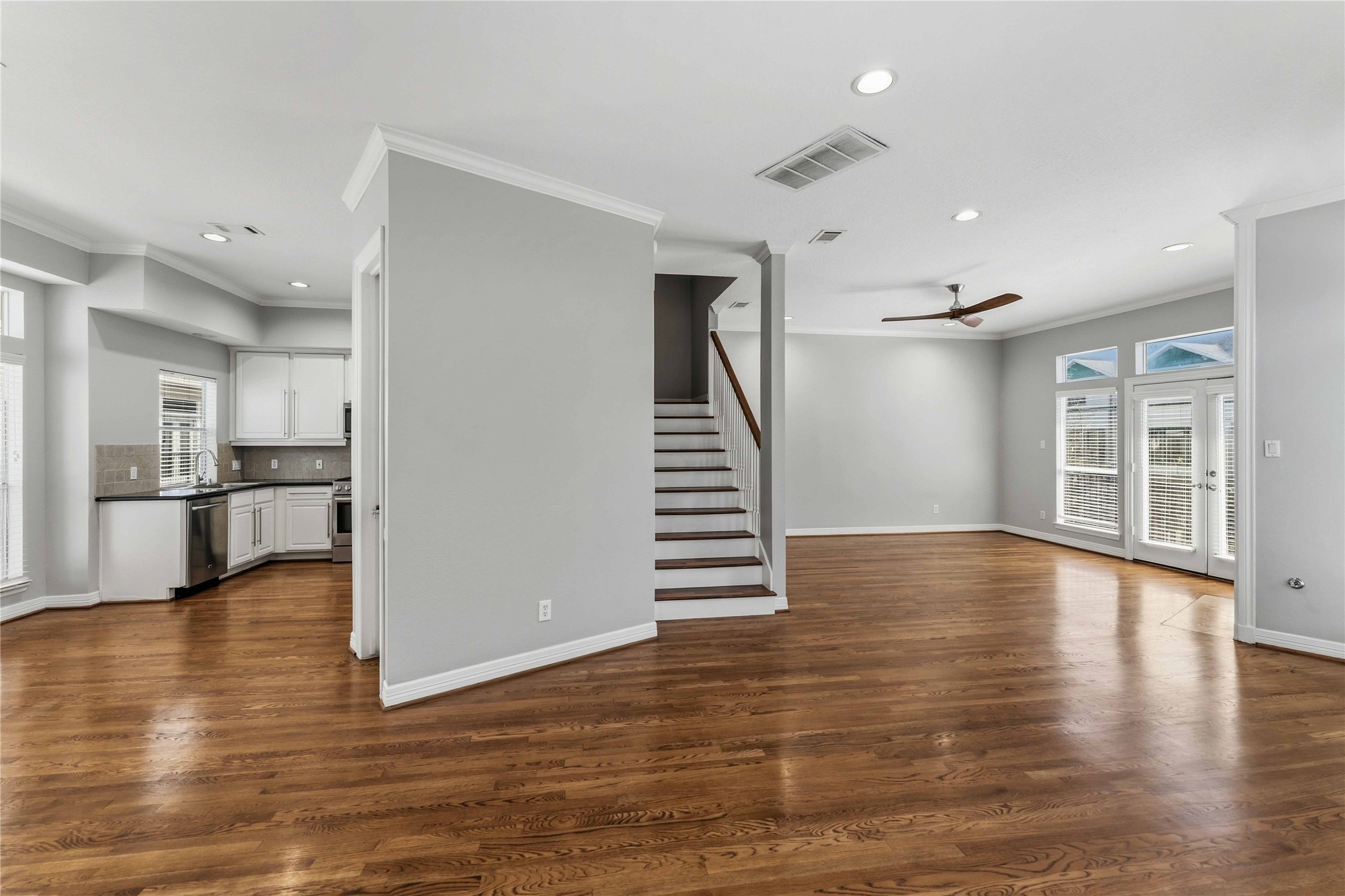 1332 Fairview Street Houston, TX 77006 - Photo 10 of 25 2nd floor includes half bath, kitchen and spacious Dining/Living area