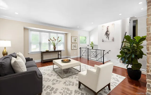 $1,050,000 | 14 John Drive, Old Bethpage, NY 11804