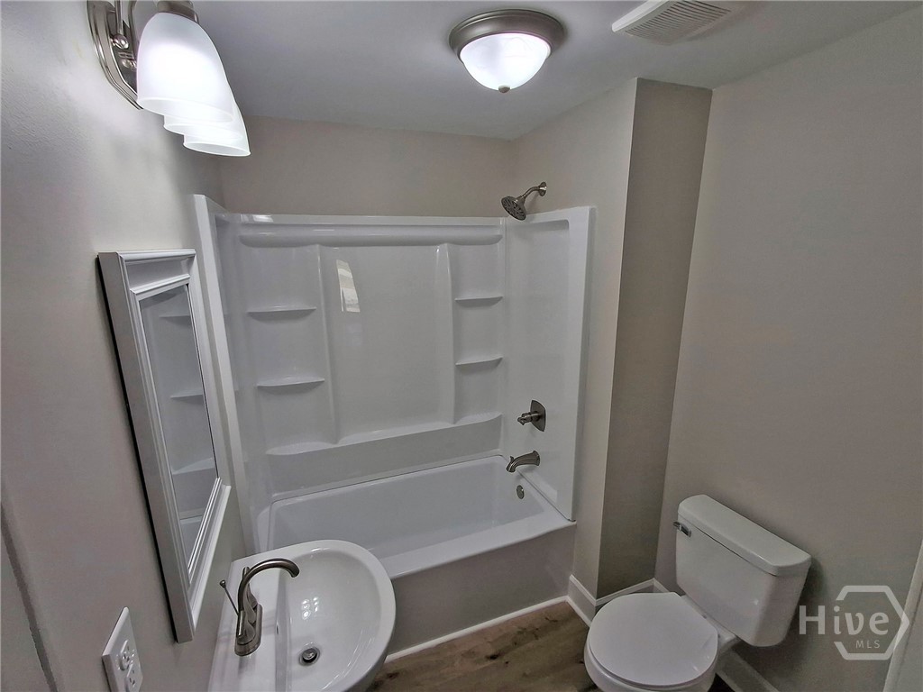 1104 Farm Road Colbert, GA 30628 - Photo 23 of 39 Secondary Bath