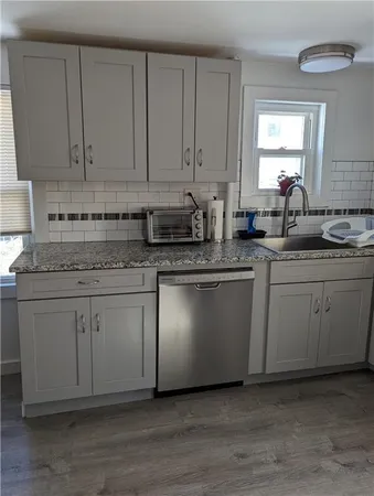 $3,800 | 27 Mt Vernon Street, Unit 2, Newport, RI 02840