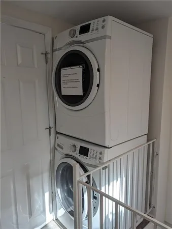 $3,800 | 27 Mt Vernon Street, Unit 2, Newport, RI 02840