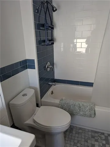 $3,800 | 27 Mt Vernon Street, Unit 2, Newport, RI 02840