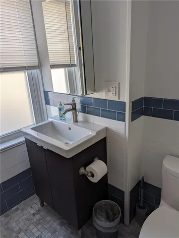 $3,800 | 27 Mt Vernon Street, Unit 2, Newport, RI 02840