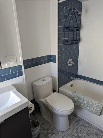 $3,800 | 27 Mt Vernon Street, Unit 2, Newport, RI 02840