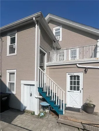 $3,800 | 27 Mt Vernon Street, Unit 2, Newport, RI 02840