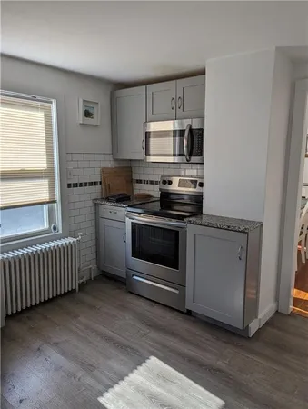 $3,800 | 27 Mt Vernon Street, Unit 2, Newport, RI 02840