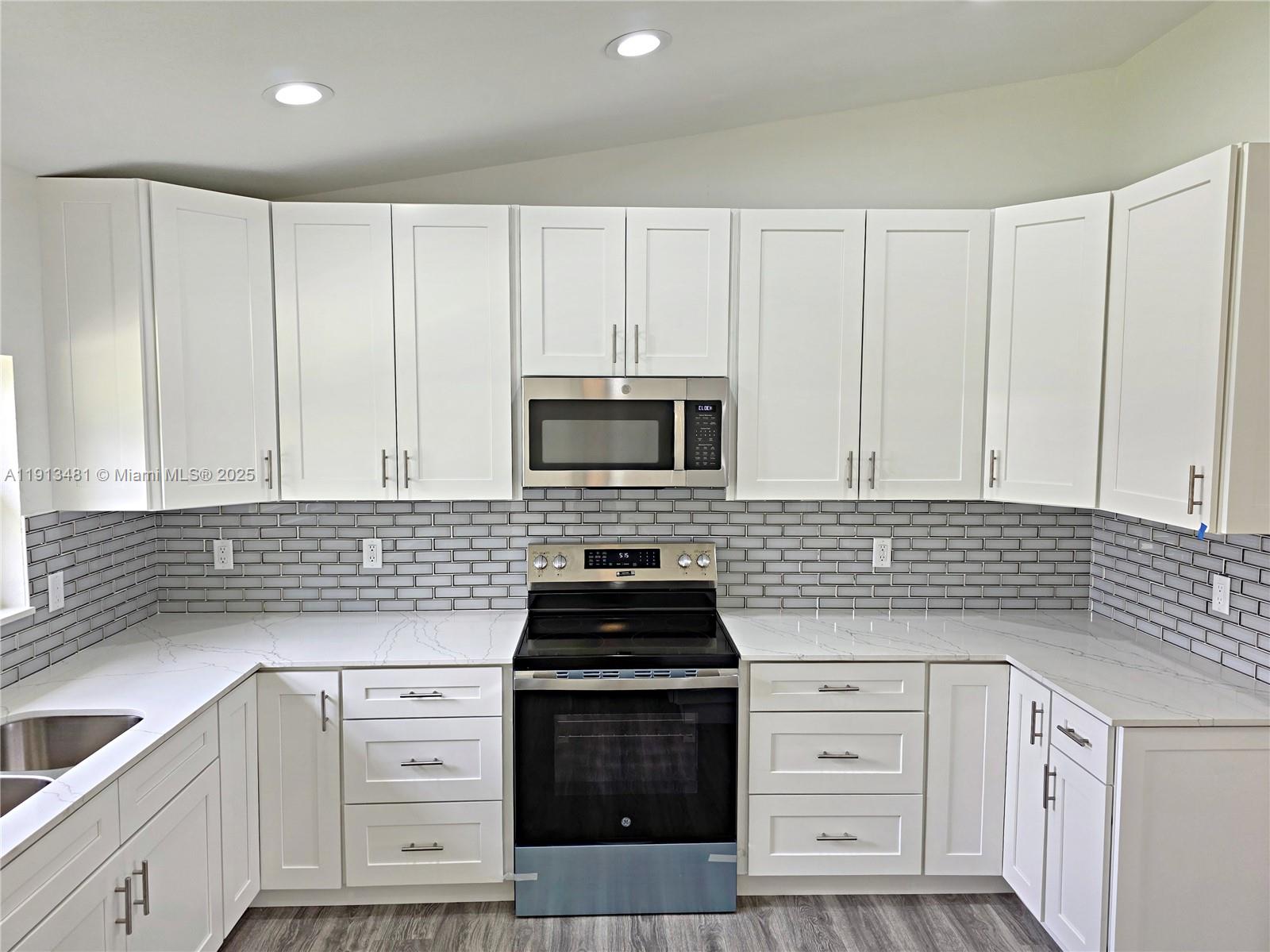 157 Mango Road Northeast Lake Placid, FL 33852 - Photo 7 of 27