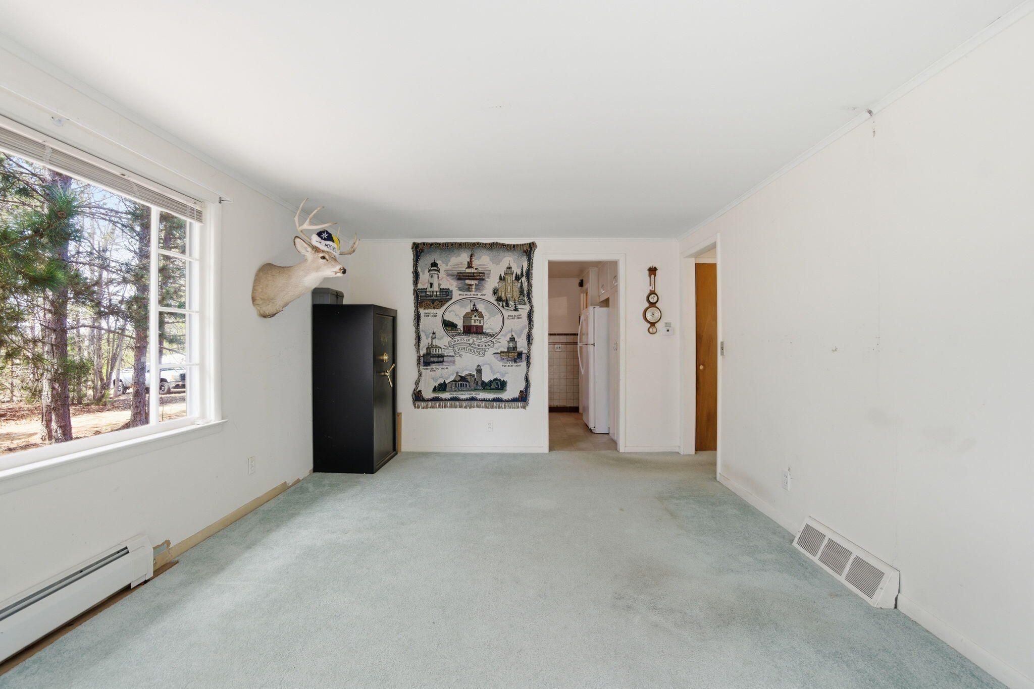 10262 North Black River Road Cheboygan, MI 49721 - Photo 17 of 41 Family Room