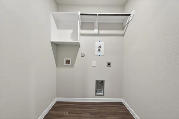 a en suite bathroom with a tub shower and mirror