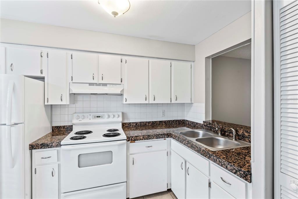 11511 113th Street, Unit 4F Largo, FL 33778 - Photo 5 of 30 Gallery Image 5