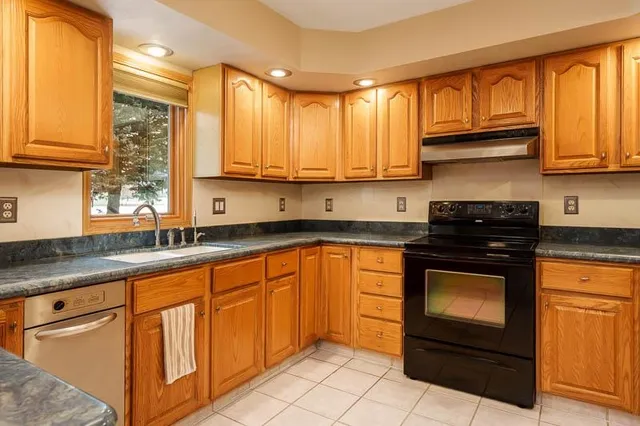 $485,000 | 5517 Winners Circle, Caledonia, IL 61011