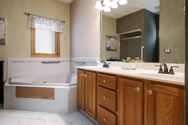 $485,000 | 5517 Winners Circle, Caledonia, IL 61011