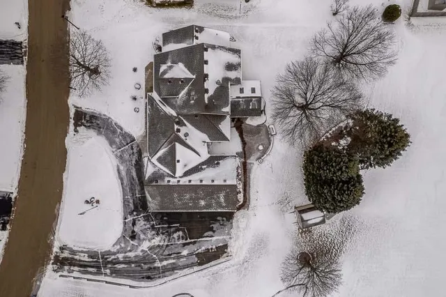 $485,000 | 5517 Winners Circle, Caledonia, IL 61011