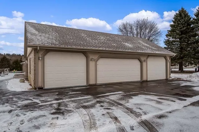 $485,000 | 5517 Winners Circle, Caledonia, IL 61011