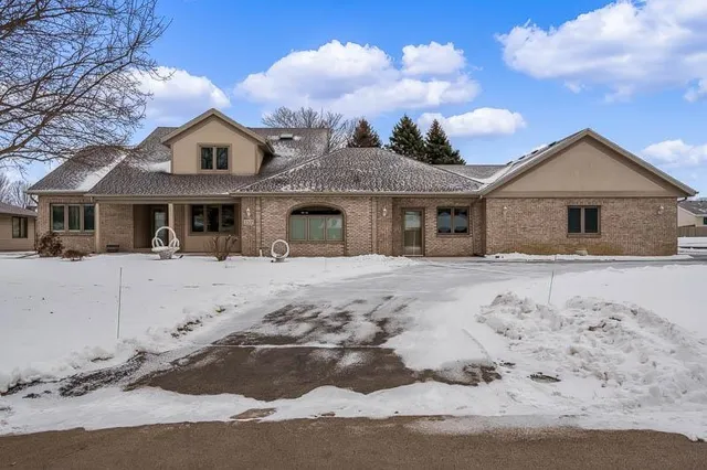 $485,000 | 5517 Winners Circle, Caledonia, IL 61011