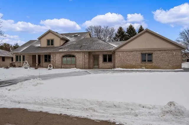 $485,000 | 5517 Winners Circle, Caledonia, IL 61011