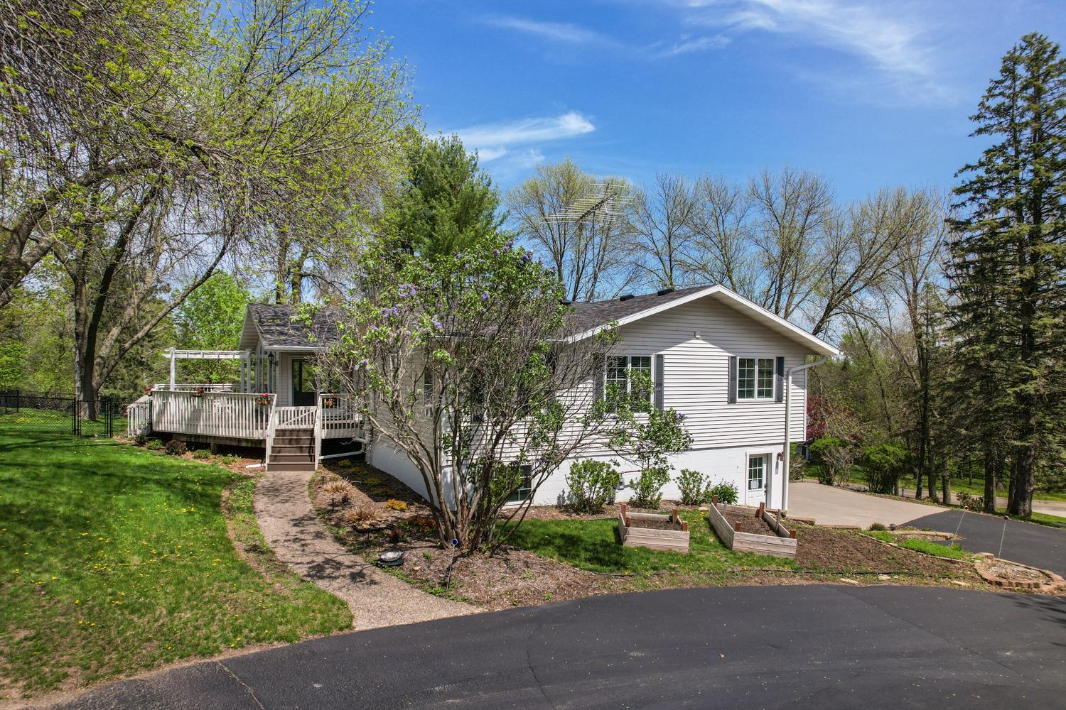 2211 Lenwood Drive Southwest Rochester, MN 55902 - Photo 2 of 36