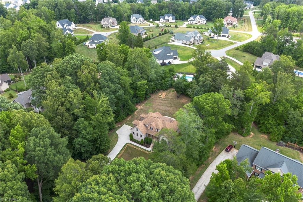 5414 Rambling Road Greensboro, NC 27409 - Photo 4 of 37