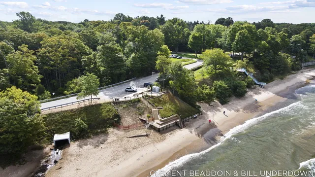 $669,900 | 2339 Forest Trail Circle, Fennville, MI 49408