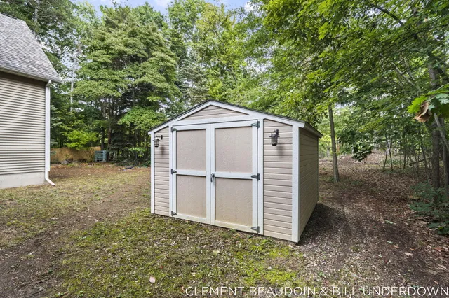 $669,900 | 2339 Forest Trail Circle, Fennville, MI 49408