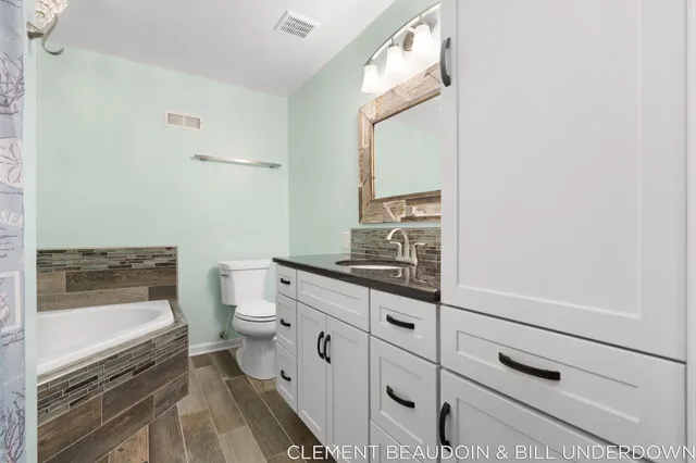 $669,900 | 2339 Forest Trail Circle, Fennville, MI 49408