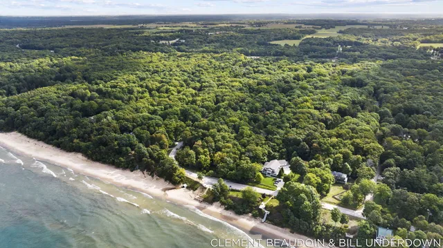 $669,900 | 2339 Forest Trail Circle, Fennville, MI 49408