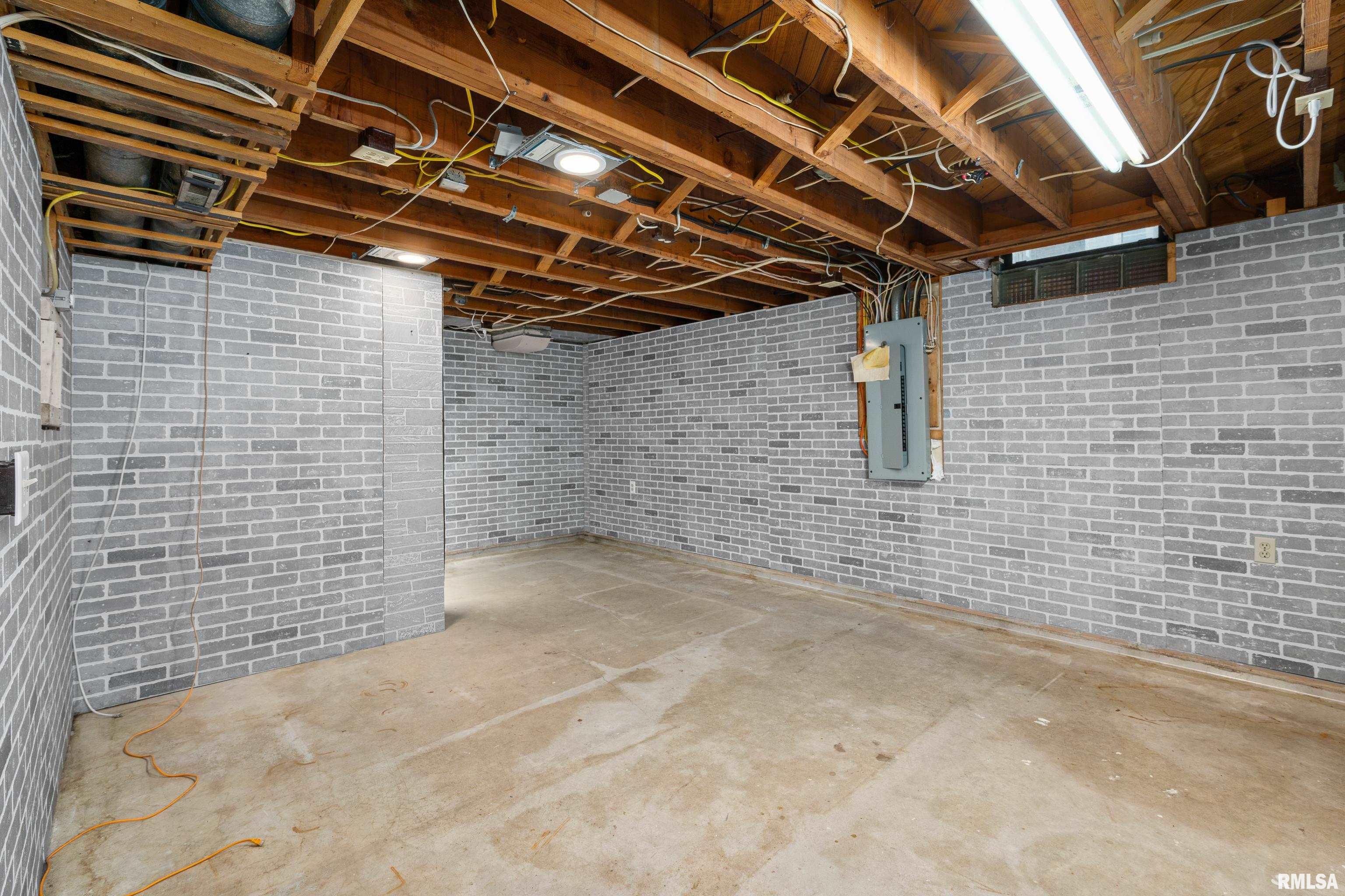 3218 40th Street Moline, IL 61265 - Photo 35 of 37 Gallery Image 35