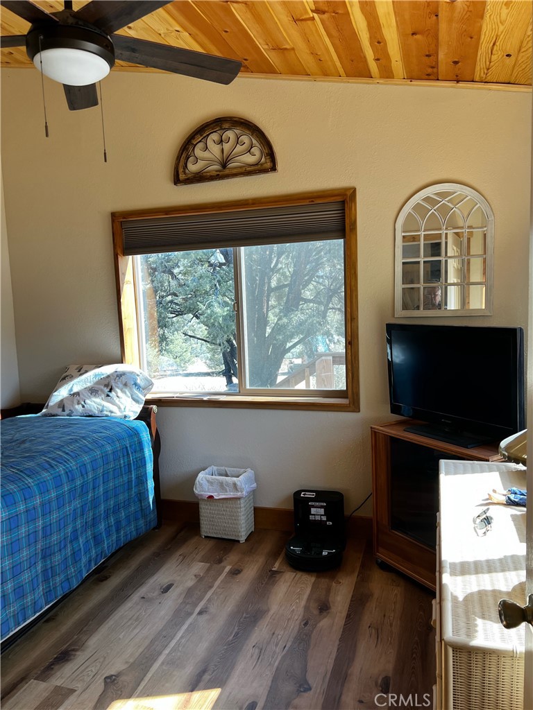 98443 Sierra Meadow Road Inyokern, CA 93527 - Photo 15 of 62 a living room with furniture and a flat screen tv