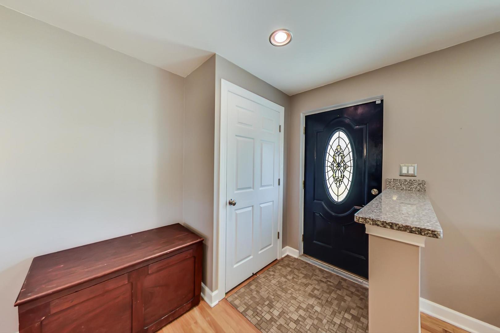 1325 Pfingsten Road Glenview, IL 60025 - Photo 4 of 29