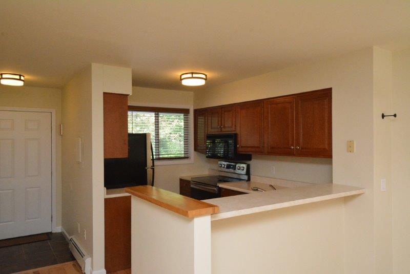 33 Harbor View Road, Unit 902 South Burlington, VT 05403 - Photo 6 of 40 Gallery Image 6