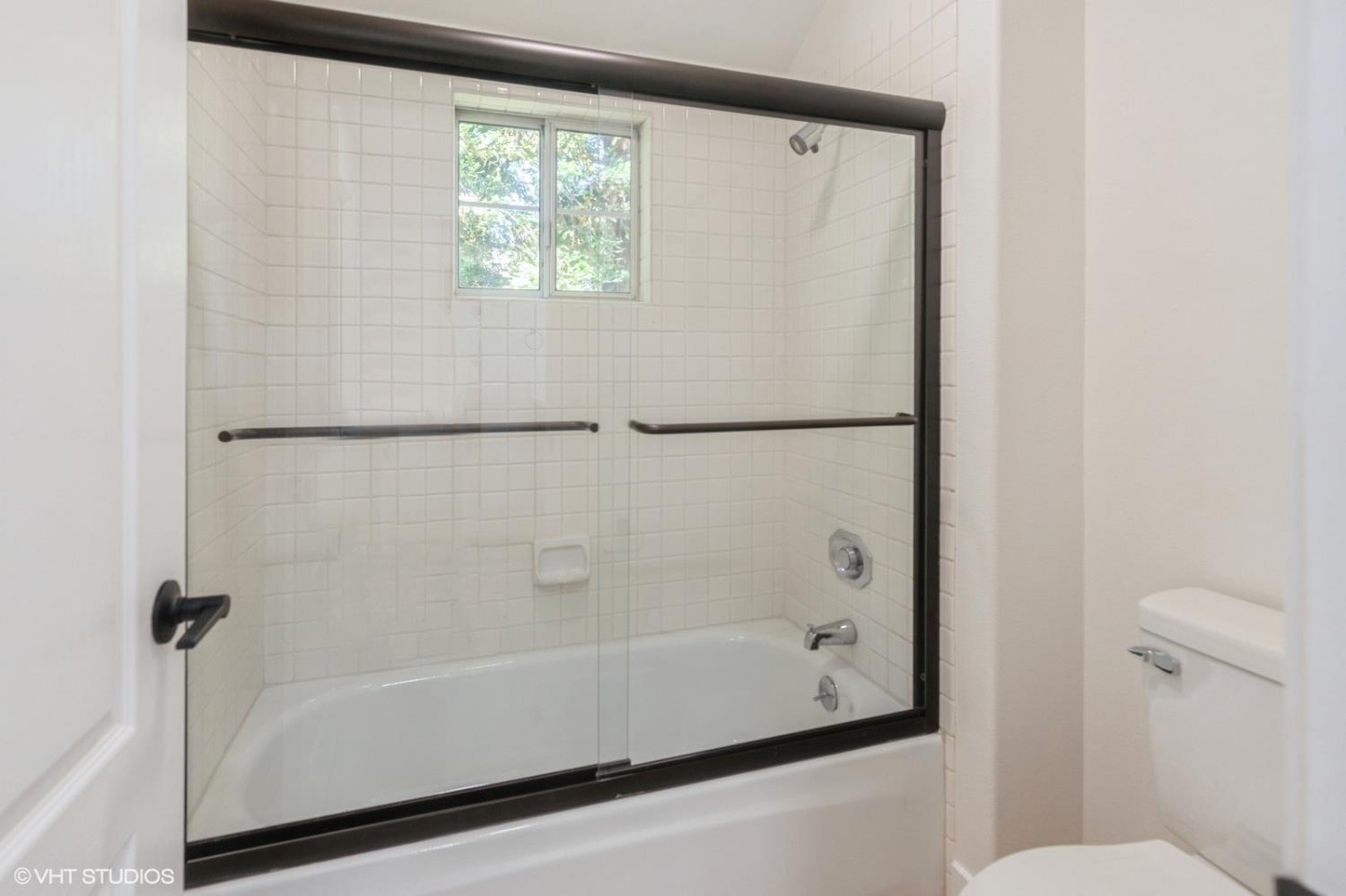 987 Asilomar Terrace, Unit 2 Sunnyvale, CA 94086 - Photo 40 of 48 a bathroom with a bathtub