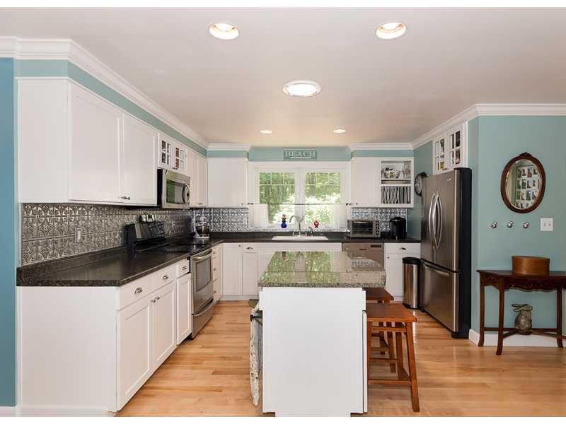 23 Adams Road Kittery, ME 03904 - Photo 4 of 25 Kitchen.